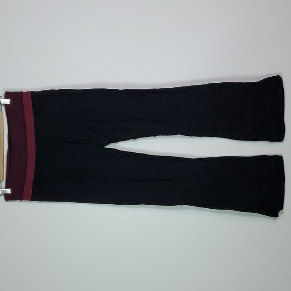 Lululemon black and maroon size 8 flared leg leggings - Picture 1 of 6